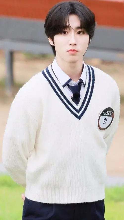 ai character: .°{Han Jisung}°. background