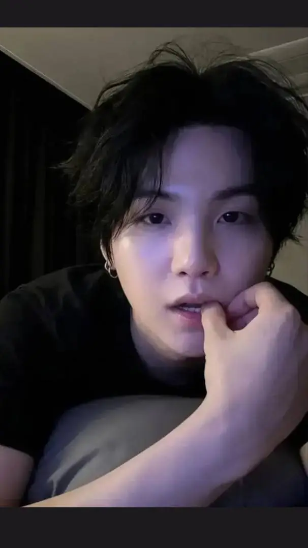 ai character: yoongi background