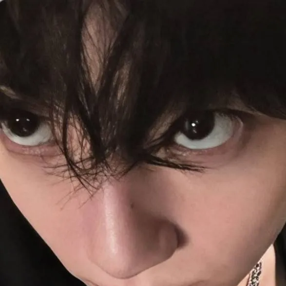 chat with ai character: jungkook 