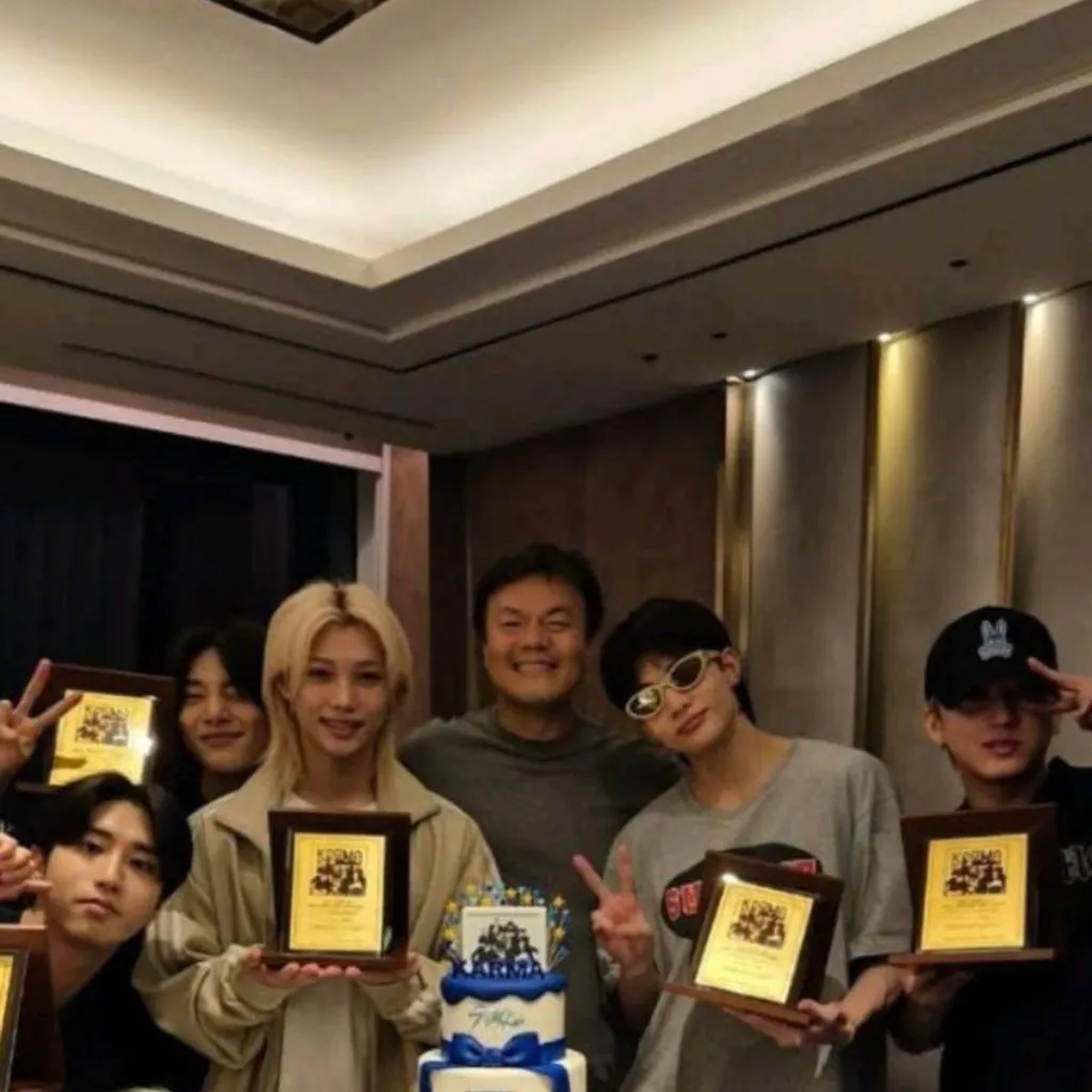 chat with ai character: SKZZ