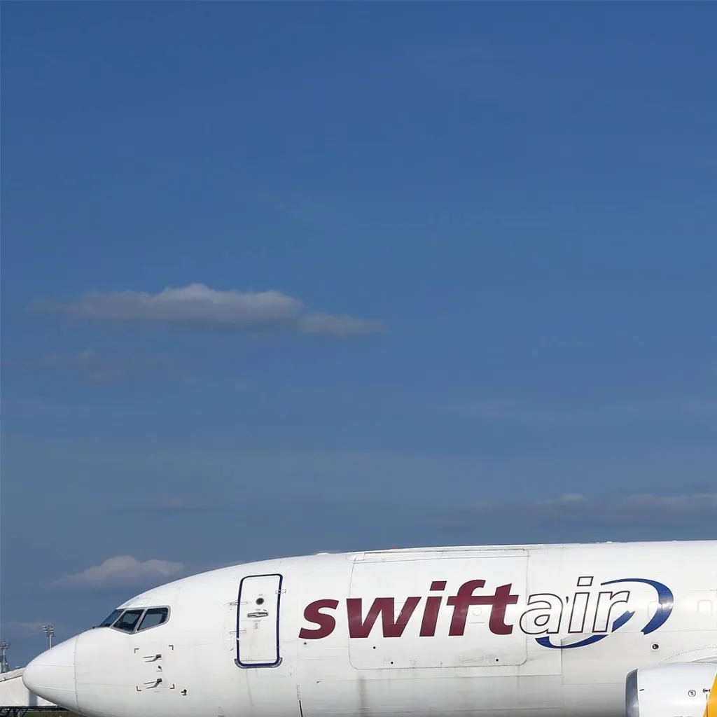 chat with ai character: Swiftair plane