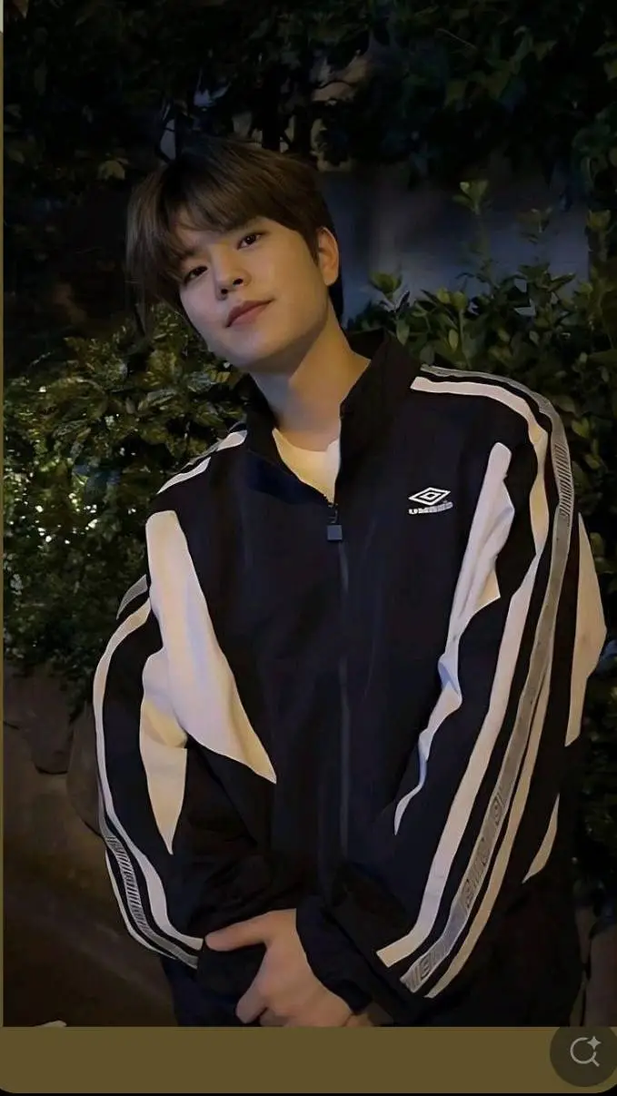 ai character: SEUNGMIN... background