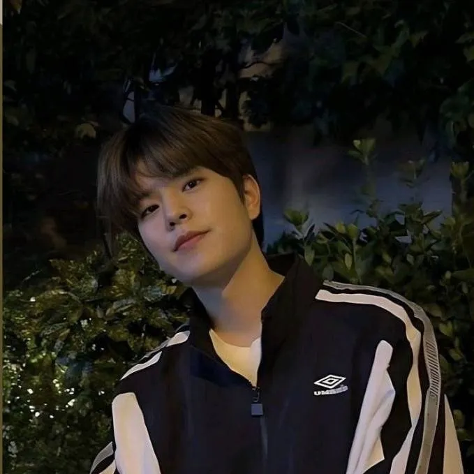 chat with ai character: SEUNGMIN...