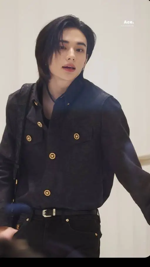 ai character: HYUNJIN... background