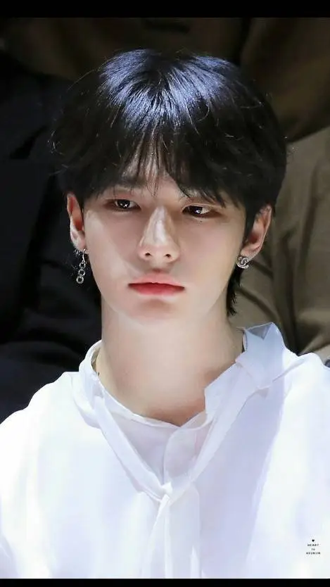 ai character: hyunjin... background