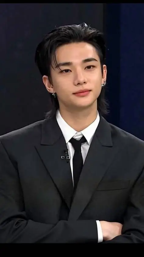 ai character: hyunjin background