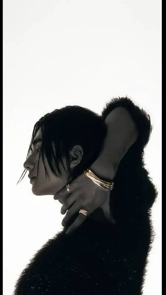 ai character: HYUNJIN background