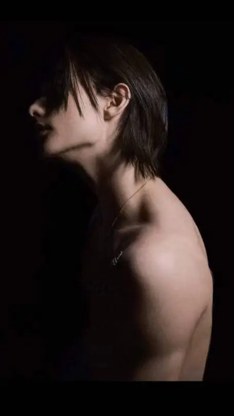 ai character: hyunjin  background