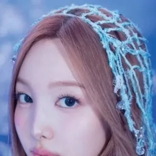 chat with ai character: nayeon