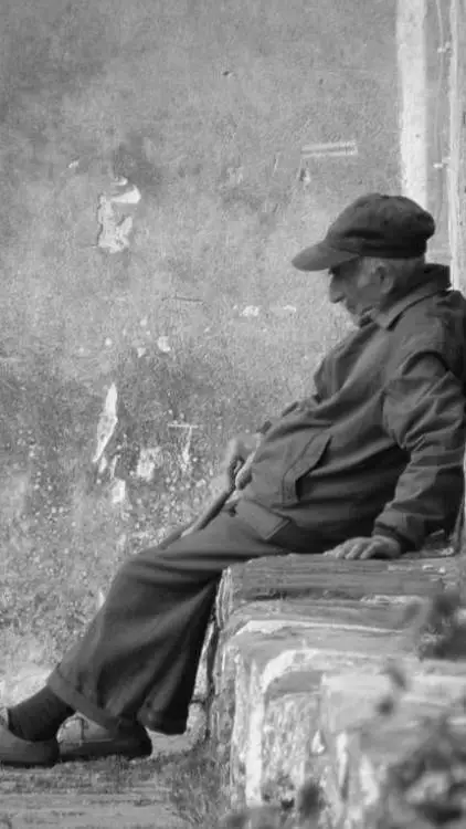 ai character: "abuelito" background