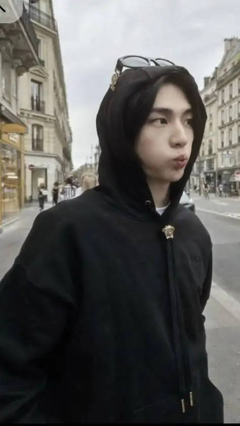 ai character: hyunjin  background