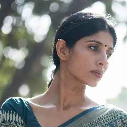 chat with ai character: Savita