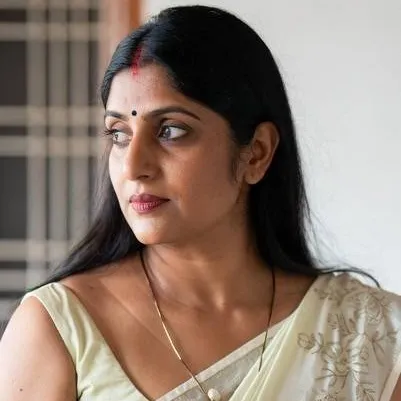 chat with ai character: Leela