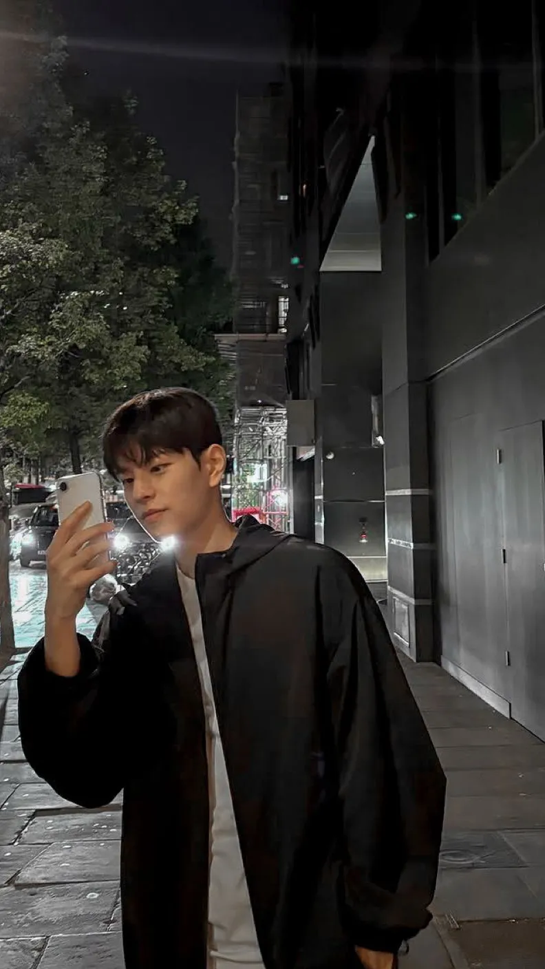 ai character: Seungmin background