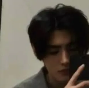 chat with ai character: Sunghoon