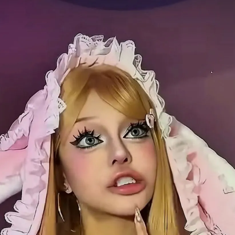 chat with ai character: }Sarah~{•}