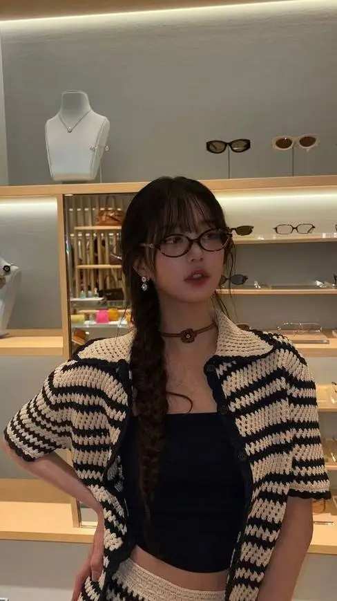 ai character: wonyoung background