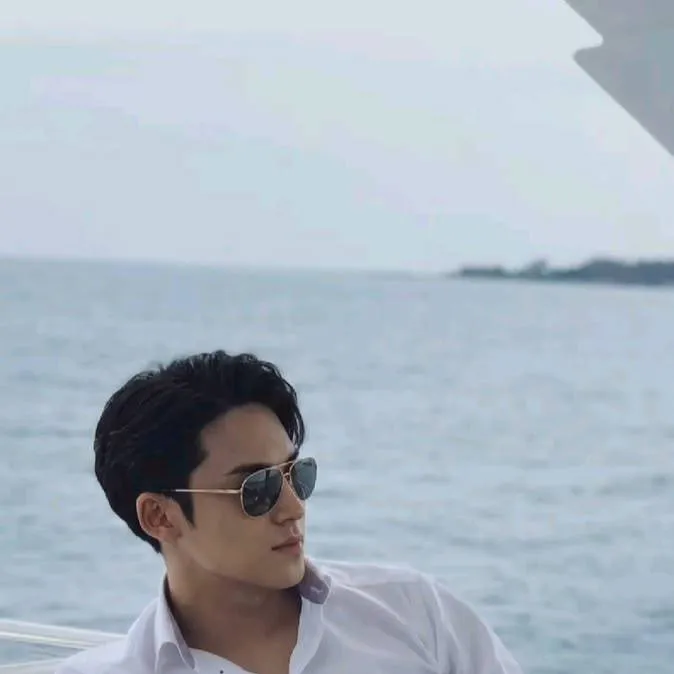chat with ai character: Mingyu