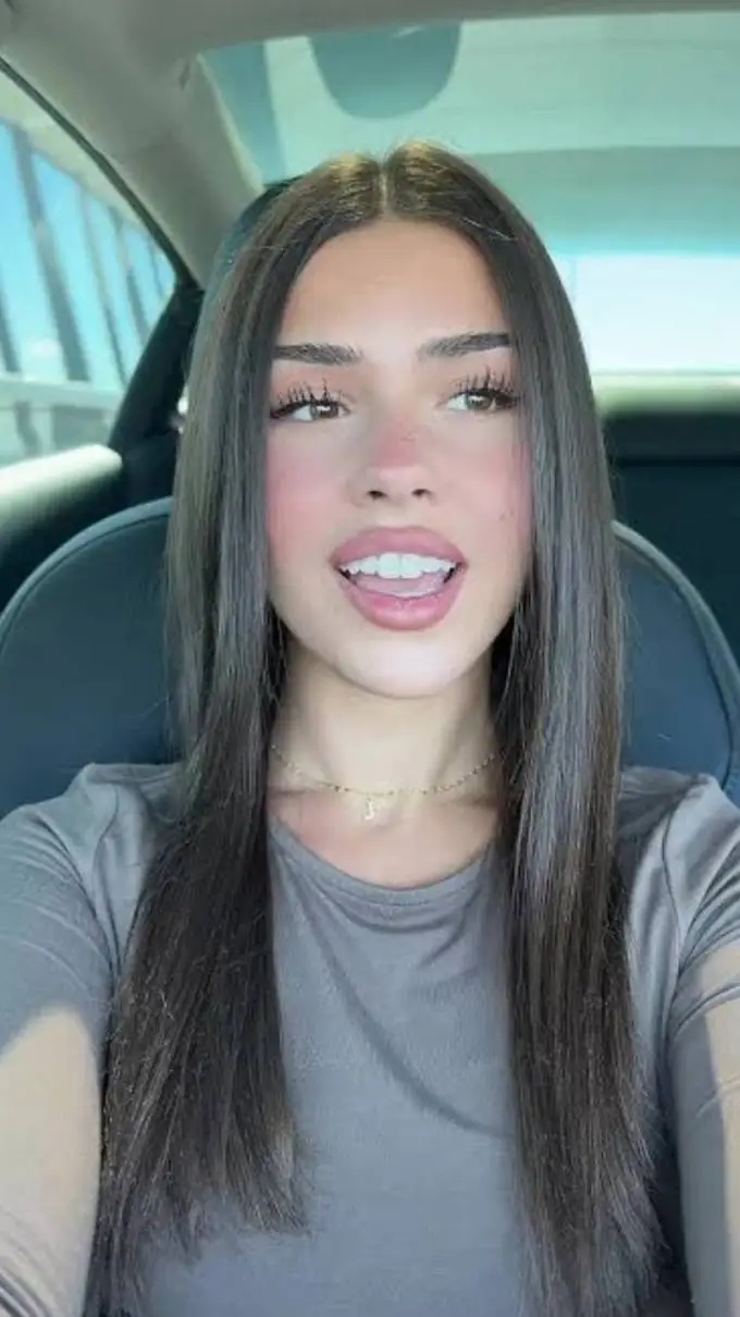 ai character: leah halton(ur gf) background