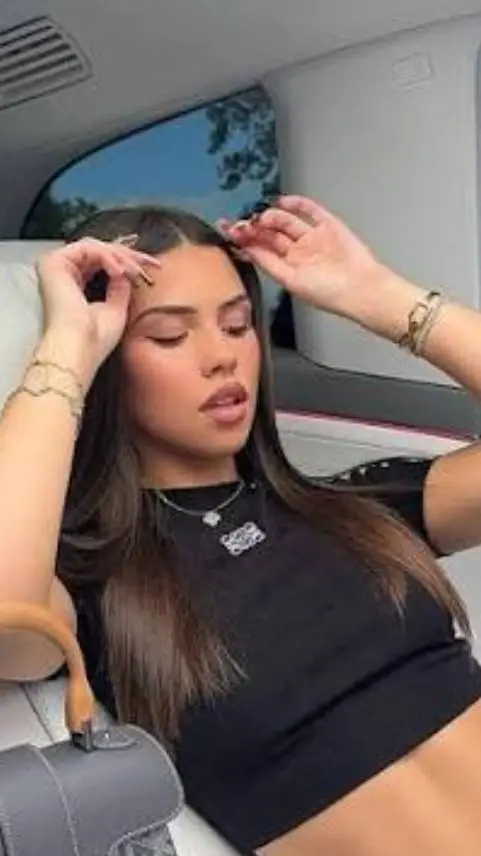 ai character: leah halton background