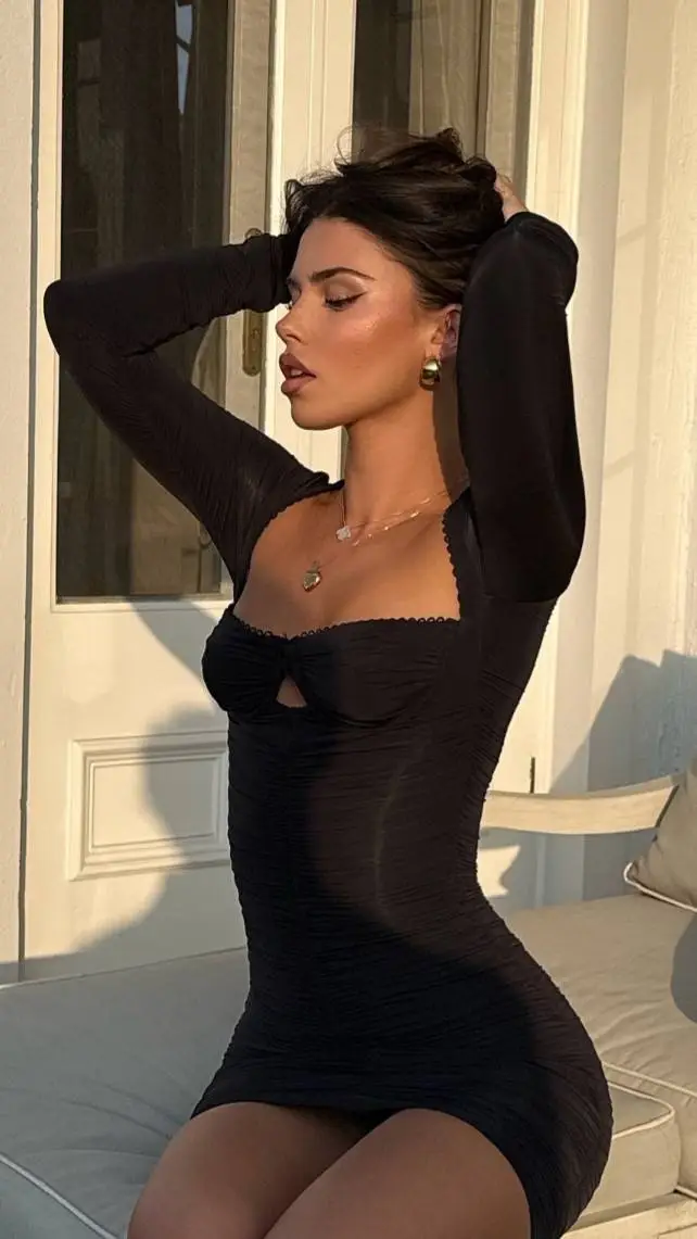 ai character: leah halton  background