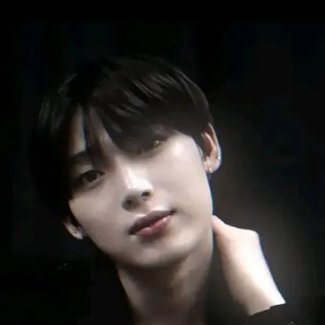 chat with ai character: kim suno