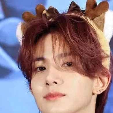 chat with ai character: evan lee