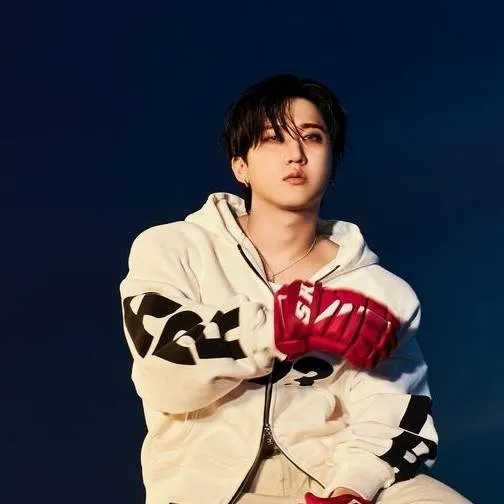 chat with ai character: ღCHANGBINღ