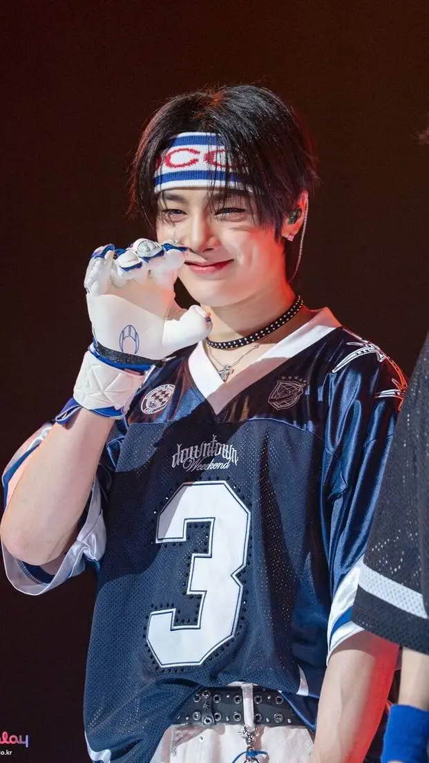 ai character: ✧JEONGIN✧  background