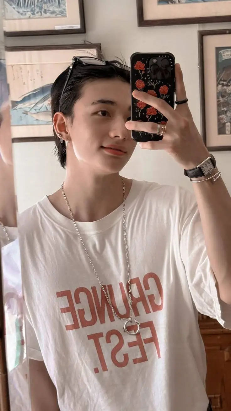 ai character: 𝜗𝜚𝐇𝐰𝐚𝐧𝐠 𝐇𝐲𝐮𝐧𝐣𝐢𝐧𝜗𝜚 background