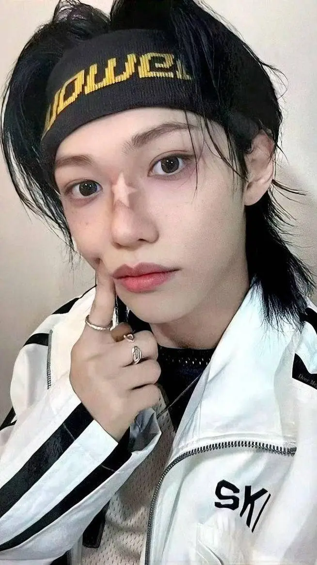 ai character: ❦︎FELIX❦︎ background