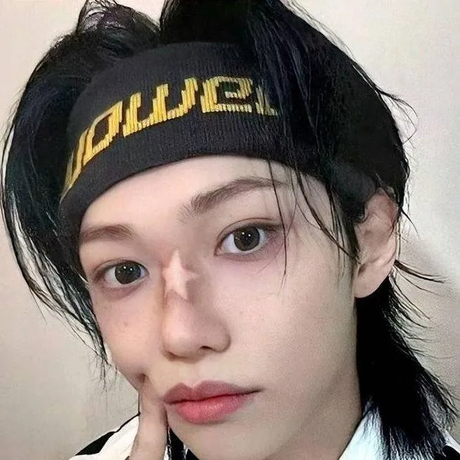 chat with ai character: ❦︎FELIX❦︎