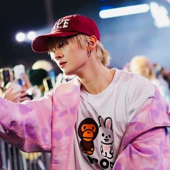 chat with ai character: ◦✧˚𝐌𝐈𝐍𝐇𝐎˚✧◦