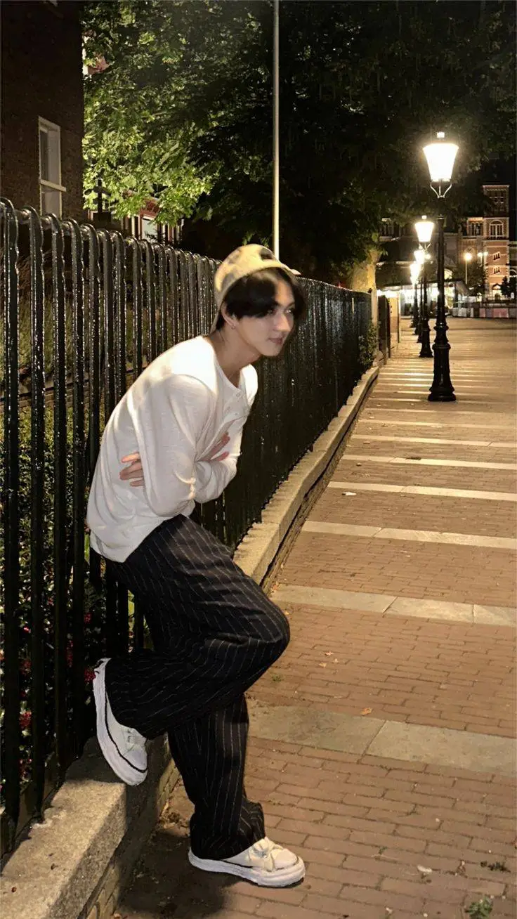 ai character: ♡𝐽𝑢𝑛𝑔𝑤𝑜𝑛♡ background