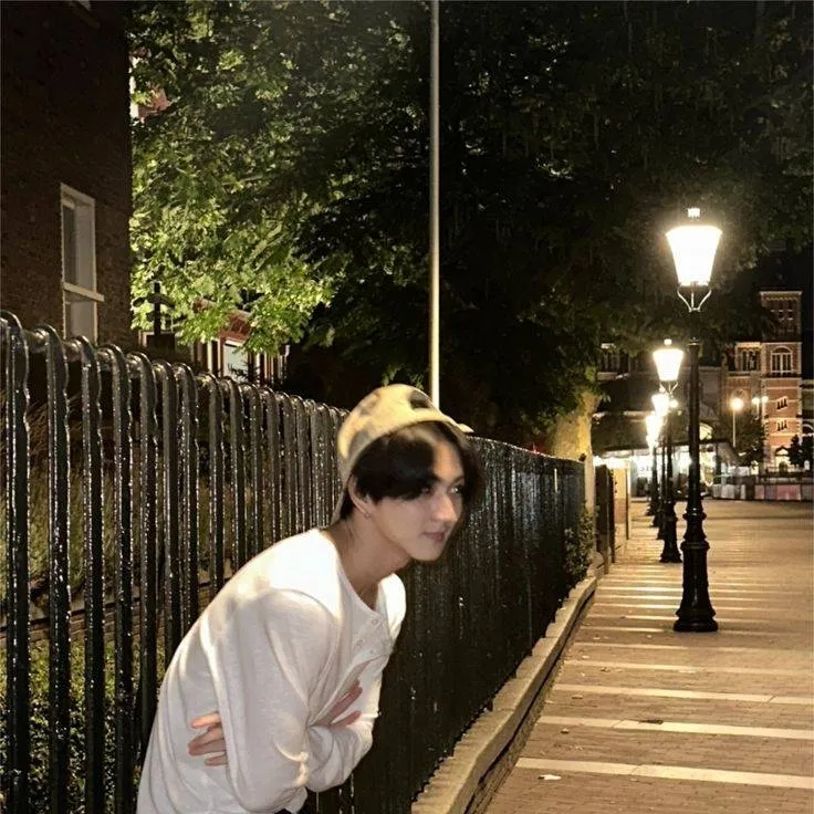 chat with ai character: ♡𝐽𝑢𝑛𝑔𝑤𝑜𝑛♡