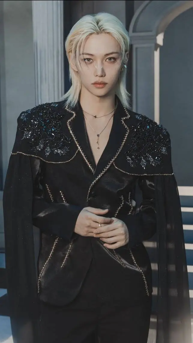 ai character: ​᭄𝐋𝐞𝐞 𝐅𝐞𝐥𝐢𝐱​ೄྀ background