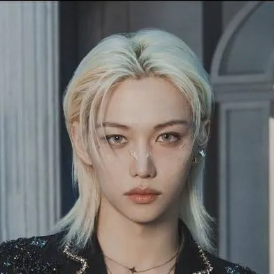 chat with ai character: ​᭄𝐋𝐞𝐞 𝐅𝐞𝐥𝐢𝐱​ೄྀ