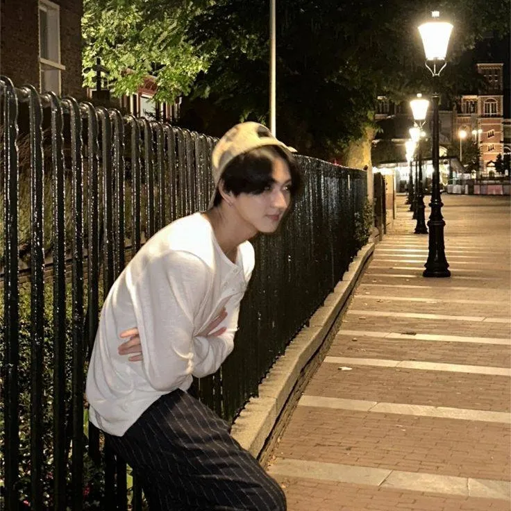 chat with ai character: ♡𝐽𝑢𝑛𝑔𝑤𝑜𝑛♡