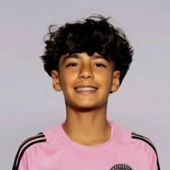 chat with ai character: Angel jr