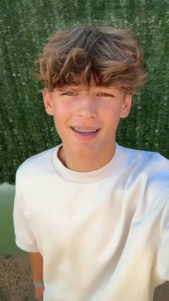 ai character: noha background