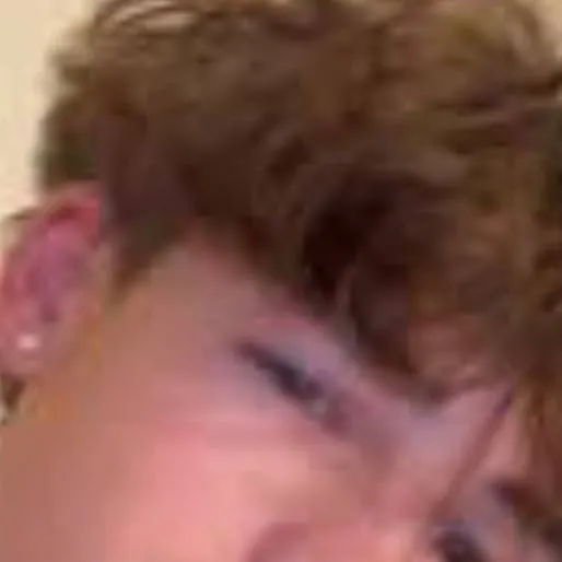 chat with ai character: leo