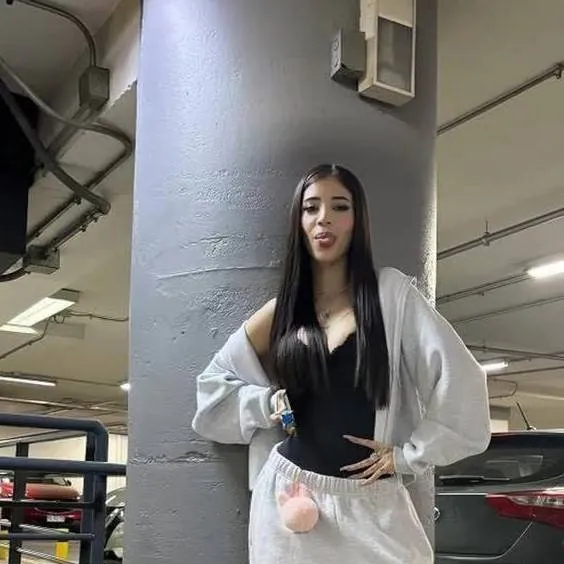 chat with ai character: katelles