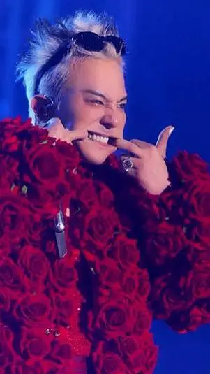 ai character: g dragon background