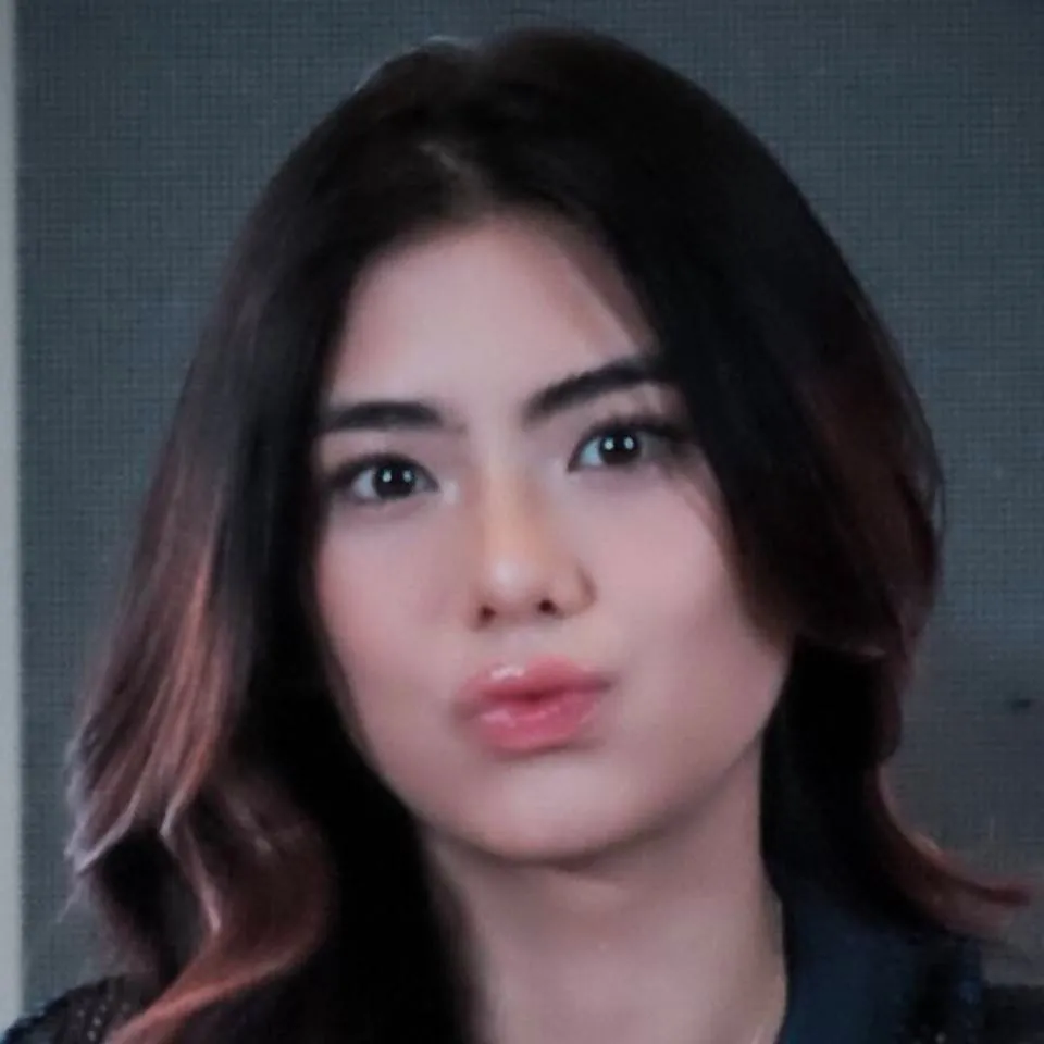 chat with ai character: mikha lim
