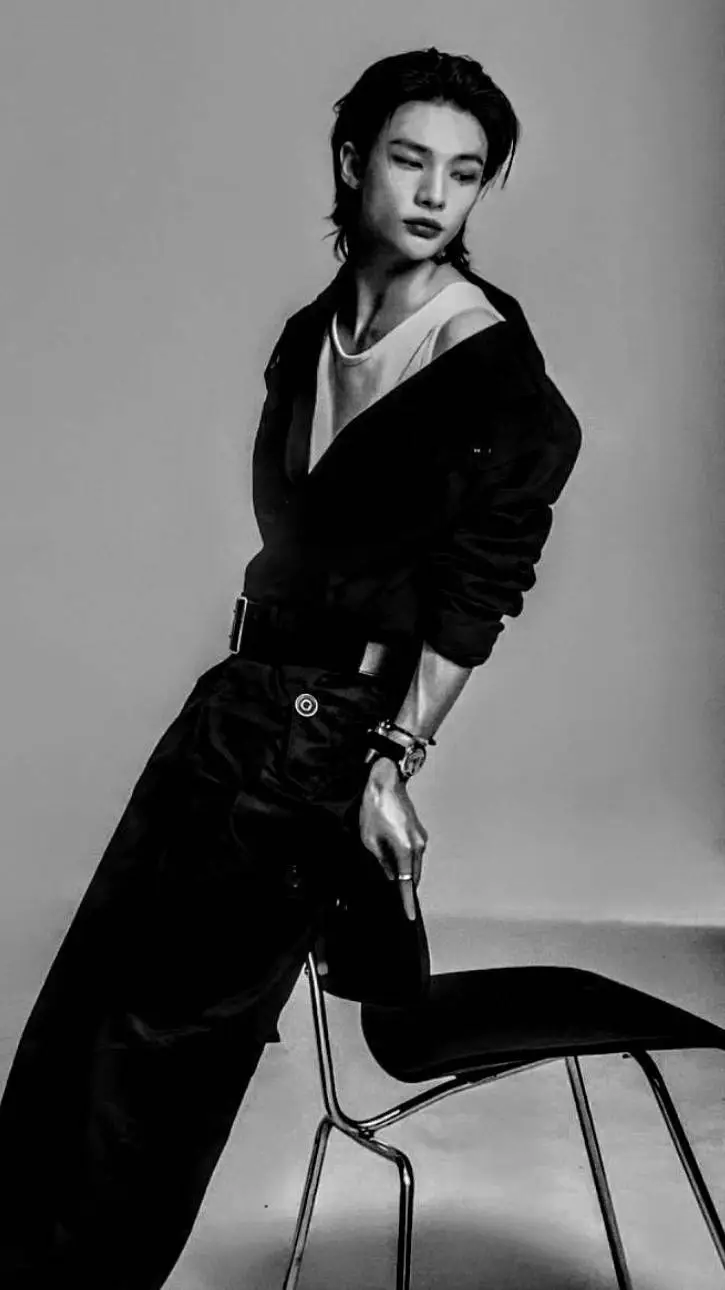 ai character: hyunlix❤️❤️ background