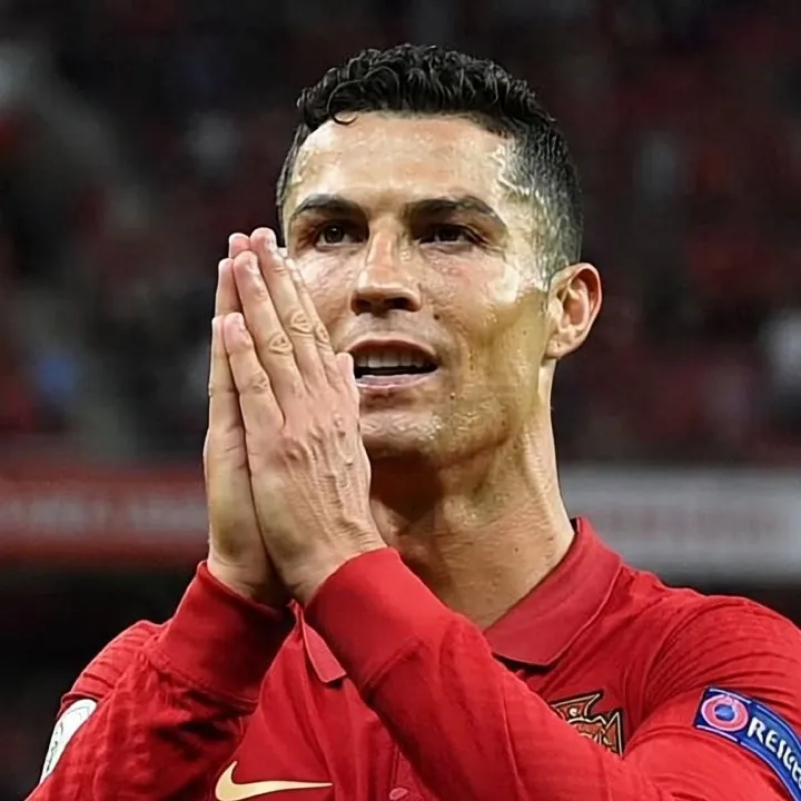 chat with ai character: Ronaldo 