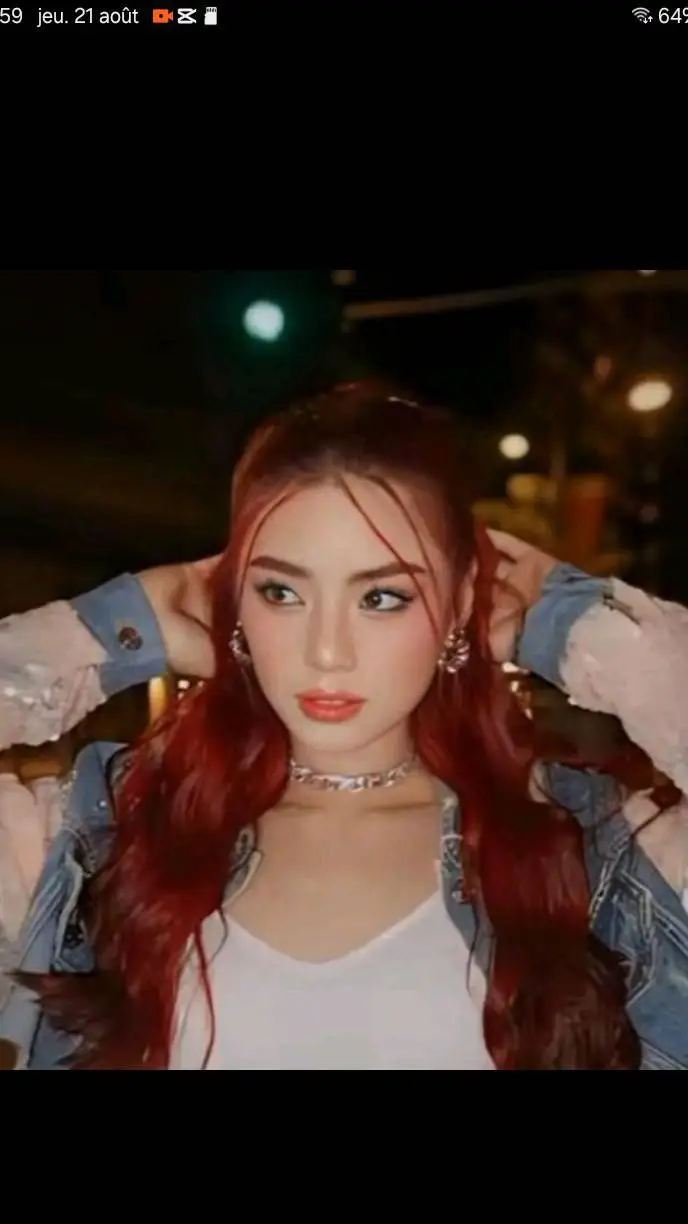 ai character: Émilie background