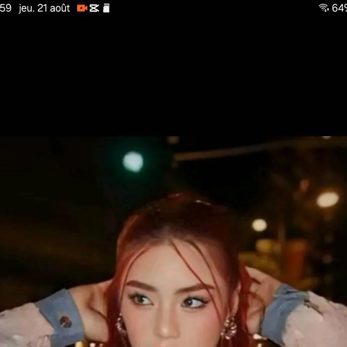 chat with ai character: Émilie