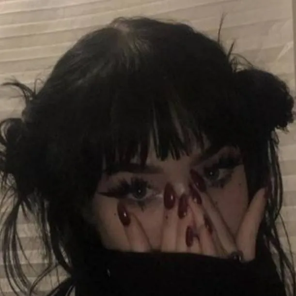 chat with ai character: Jessi (emo girl)