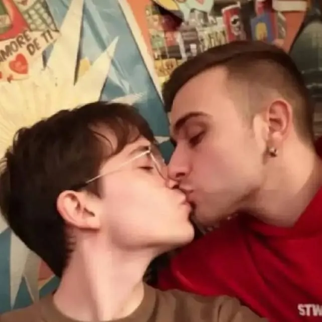 chat with ai character: awidred 